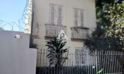 Casa Duplex 4 quartos 200 mts salas banheiros copa cozinha 5 vagas próximo Uruguai Tijuca Oportunidade!