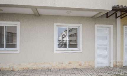 Casa triplex 1 quarto 1 suíte terraco area gourmet 1 vaga Nova Iguaçu.