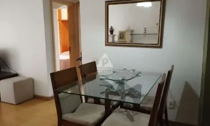 Apartamento 2 quartos, suíte, com armários, varandão, cozinha com armários, vaga escriturada