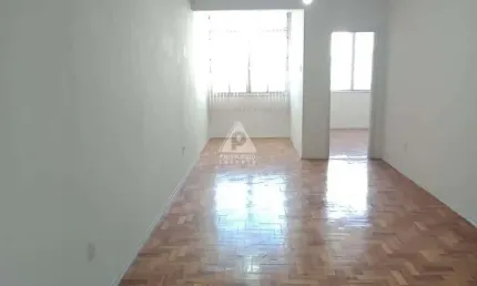 Excelente apartamento: sala ampla, 3 quartos, com dce completa, 2 banheiros, 01 vaga na garagem.