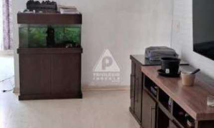 Apartamento 3 quartos, sala, cozinha, 3 banheiros, dependência completa, vaga. TIJUCA