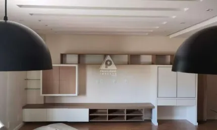 Lindo apartamento mobiliado à venda de 2 quartos muito próximo da praça Varnhagem, Shopping Tijuca e metrô