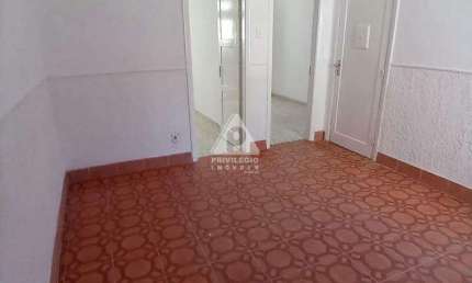 Apartamento de 2 quartos, arejado com varanda no Estácio