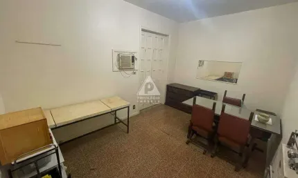 Casa a venda em excelente localização na tijuca, próximo aos metrô da afonso pena. e são francisco xavier