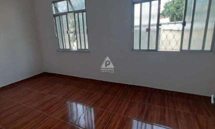 Vendo Casa com 4 quartos, varandão e 180 m² com garagem.