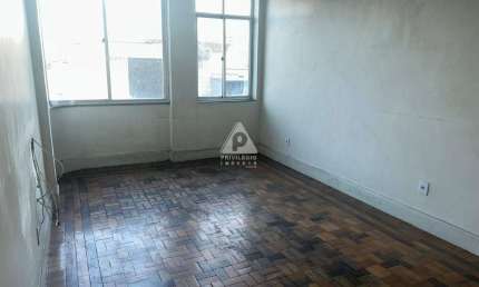 Apartamento à venda de 2 quartos na Praca da Bandeira