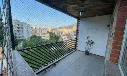 Apartamento 2 quartos com suíte, varanda e vaga escriturada em Vila Isabel.