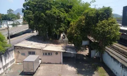 Terreno amplo para estacionamento ou outros fins no maracanã