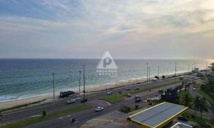 Vists Lateral direita frente praia , entre posto 7 e 8 ,Barra da Tijuca. Apart hotel com serviço de hotelaria. 1 quarto ,banheiro,sala em dois ambient