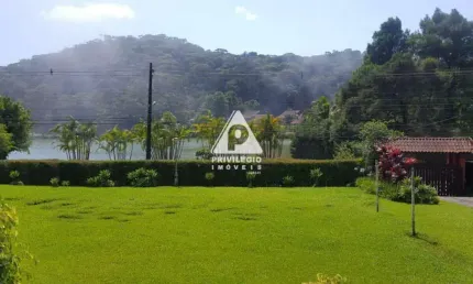 Excepcional terreno de 2870m² nas margens do lago comary, em teresópolis