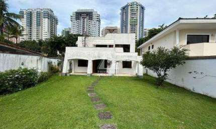 Excelente casa 4 quartos - Condominio no coração da Barra da Tijuca
