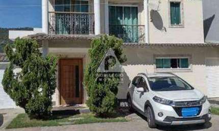 Cada duplex , 3 suites ,churrasqueira, piscina , 4 vagas de garagem