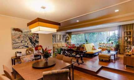 Excelente apartamento na Gávea voltado para o verde.