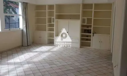 Casa espaçosa 4 quartos (1 suíte) com escritórios e garagem para 4 carros – gávea