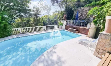 Casa triplex com piscina e vista para o cristo – gávea, 6 suítes, 3 vagas!