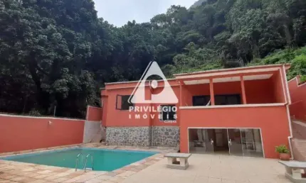 Casa espaçosa com piscina e vista para pedra da gávea – são conrado