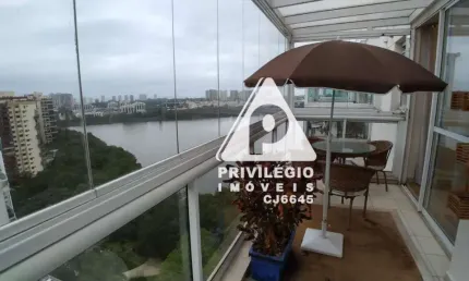 Cobertura duplex na península, porteira fechada com 4 quartos, 1 suíte, piscina, churrasqueira e 2 vagas de garagem