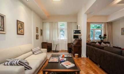 Apartamento 2 quartos, com uma suíte em Copacabana.
