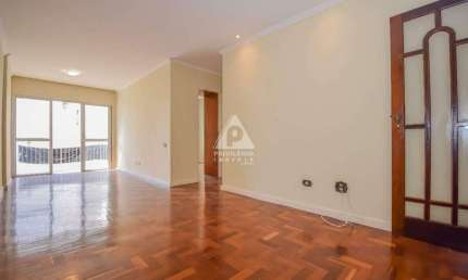 Apartamento de 2 Quartos com varanda e vaga à venda na Glória