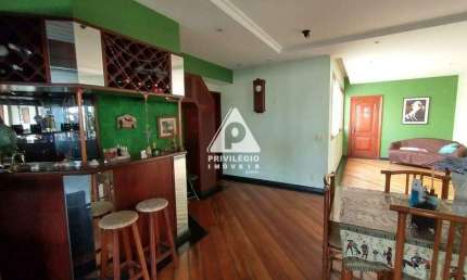 Cobertura linear 297m², com 3 quartos e vaga, à venda no Flamengo!