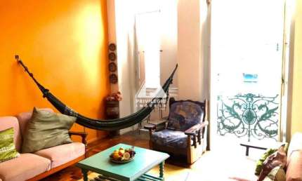 Casa triplex com 10 quartos, hotel/hostel, colado ao metrô da Glória