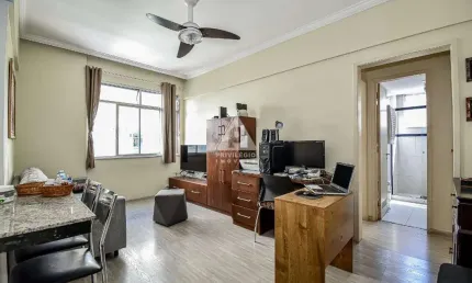 Sala e quarto, dependência completa, vaga na escritura, playground, salão de festa, churrasqueira, portaria 24h