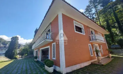 Casa de rua à venda, 4 quartos, 4 suítes, 5 vagas, quitandinha - petrópolis/rj