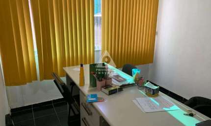 Privilégio Imóveis vende: Excelente Sala Comercial com 2 ambientes mobiliada, com ar condicionado, banheiro reformado.