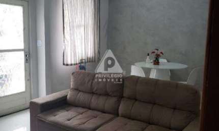 Excelente Casa de Vila:Sala em 03 Ambientes,03 Quartos,02 Banheiros,01 Vaga na Vila.