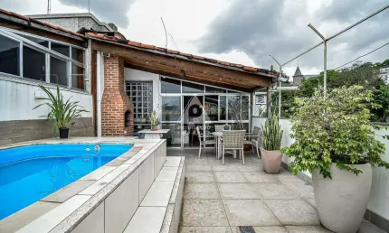 Cobertura com 140m², vista livre e 3 vagas em Santa Teresa