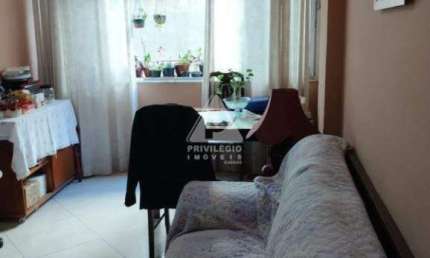 Maravilhoso apartamento de três quartos com dependência do lado do metrô!
