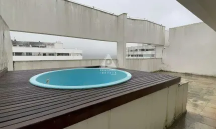Cobertura duplex no barra bali: balsa e ônibus para a praia!