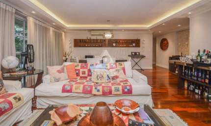 Apartamento de luxo reformado com 4 quartos - 2 suítes - 2 vagas no humaitá