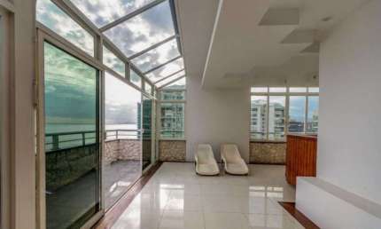 Cobertura triplex frente praia 4 quartos 2 suítes 5 banheiros 2 vagas 369 mts posto 5 Barra da Tijuca Oportunidade!