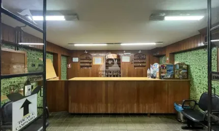 Loja de rua com 119m², 2 pavimentos, e vaga de garagem no catete