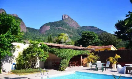 Casa 4 suítes, varandas, churrasqueira, piscina, 443 mts, 2 vagas de garagem, no itanhangá.