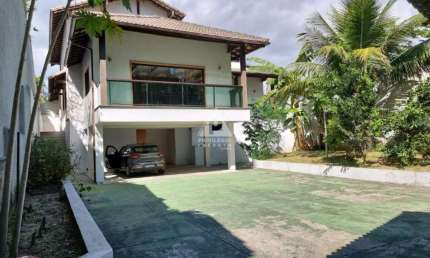 Casa em Condomínio fechado, 4 quartos, 2 suítes, closet, piscina com cascata, sauna