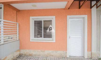 Casa triplex 1 quarto 1 suite terraco area gourmet 1 vaga Nova Iguaçu.