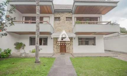 Casa em condomínio 650 m², 5 quartos, 4 suítes, 2 vagas na barra da tijuca - rio de janeiro
