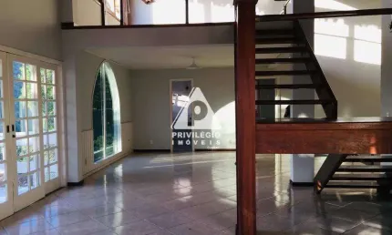 Casa em condomínio fechado com 3 quartos à venda na Avenida Professor Florestan Fernandes, --, Camboinhas, Niterói