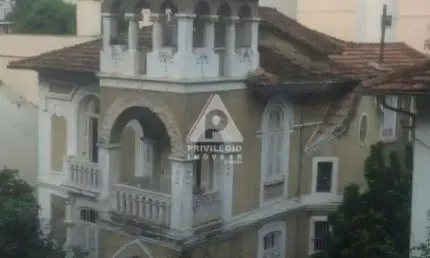 Casa centenária essa residência quase centenária é um oásis de tranquilidade em laranjeiras.