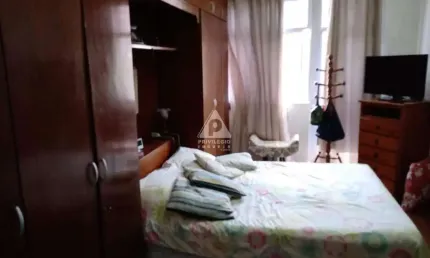 Apartamento de 2 quartos á venda, com sacada, em excelente localizaçaõ, no largo do verdun,