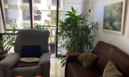 Em botafogo! excelente apartamento, de 3 quartos, sendo um suíte, em rua arborizada nobre!
