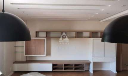 Lindo apartamento mobiliado à venda de 2 quartos muito próximo da praça Varnhagem, Shopping Tijuca e metrô