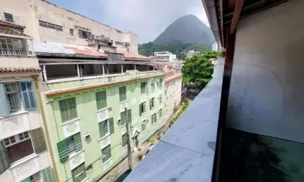 Apartamento duplex, 3 quartos, 1 sala, 2 banheiros, varanda, laranjeiras-rj