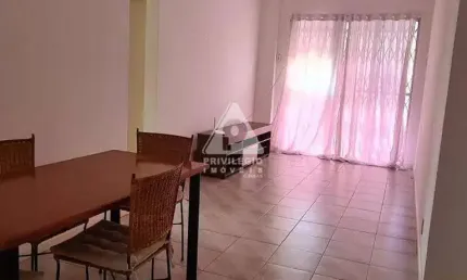 Oportunidade. apartamento de 2 quartos com varanda e vaga na garagem, a venda no coração de vila isabel