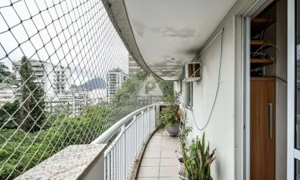 Apartamento duplo linear com quatro quartos, sendo três suítes com varandas sol da manhã, vista verde no condomínio quartier no catete rj