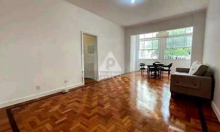 Apartamento de 3 quartos, suíte e vaga escriturada á venda no Flamengo