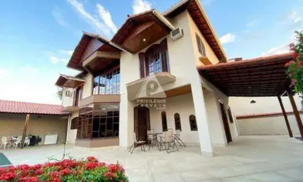 Casa de rua à venda, 3 quartos, 1 suíte, Centro - Nilópolis/RJ