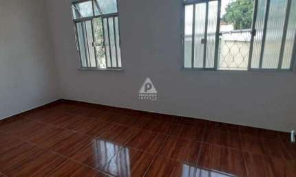 Vendo Casa com 4 quartos, varandão e 180 m² com garagem.